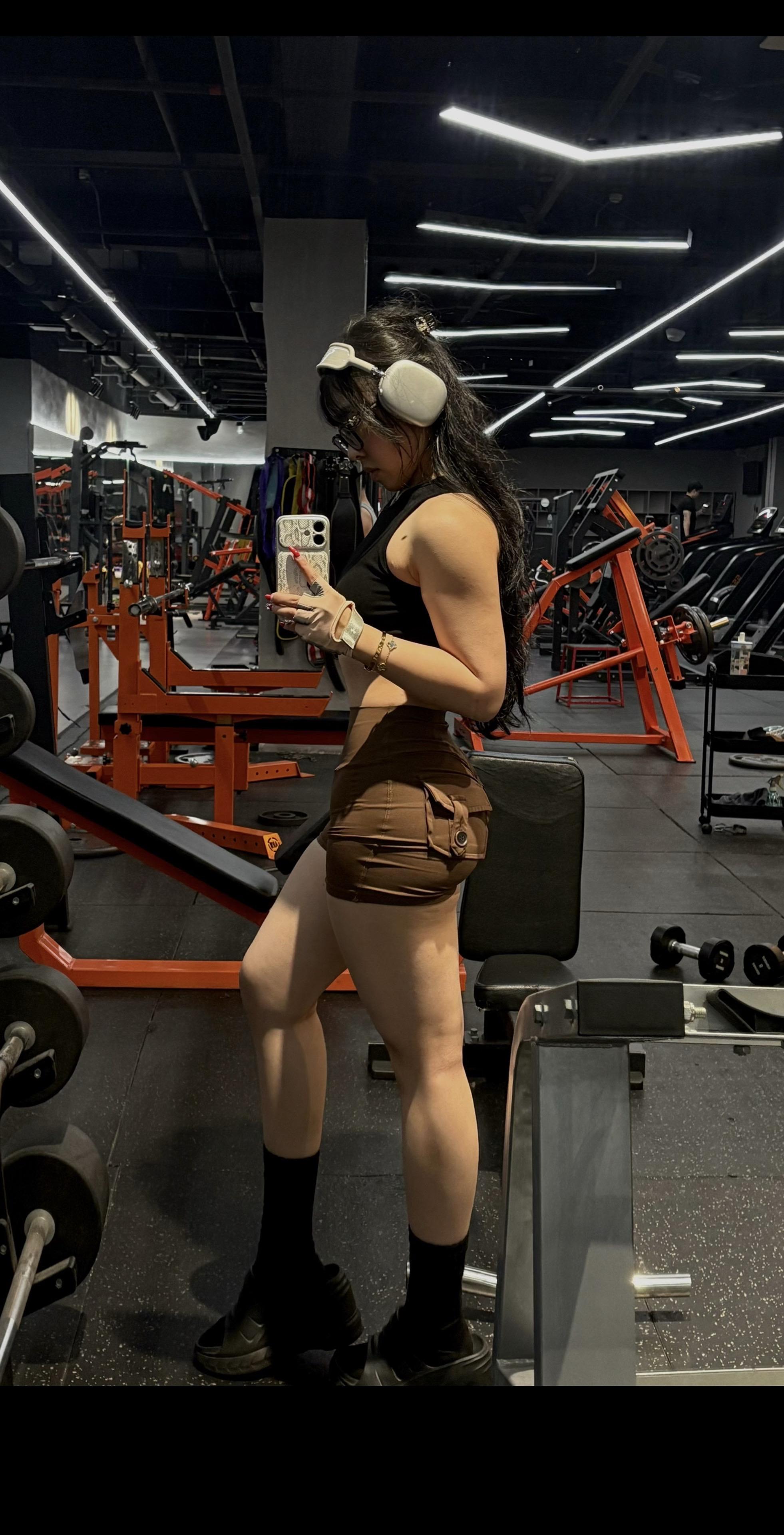 祝你们节日快乐，我继续锻炼