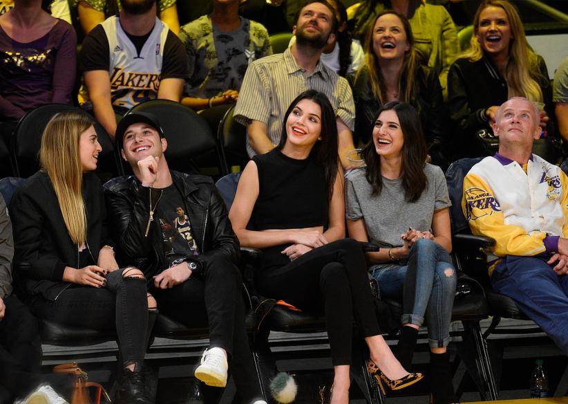 NBA赛场上的“朱门酒肉臭”，与美国街道上的“路有冻死骨”，狠狠打脸了美国标榜的