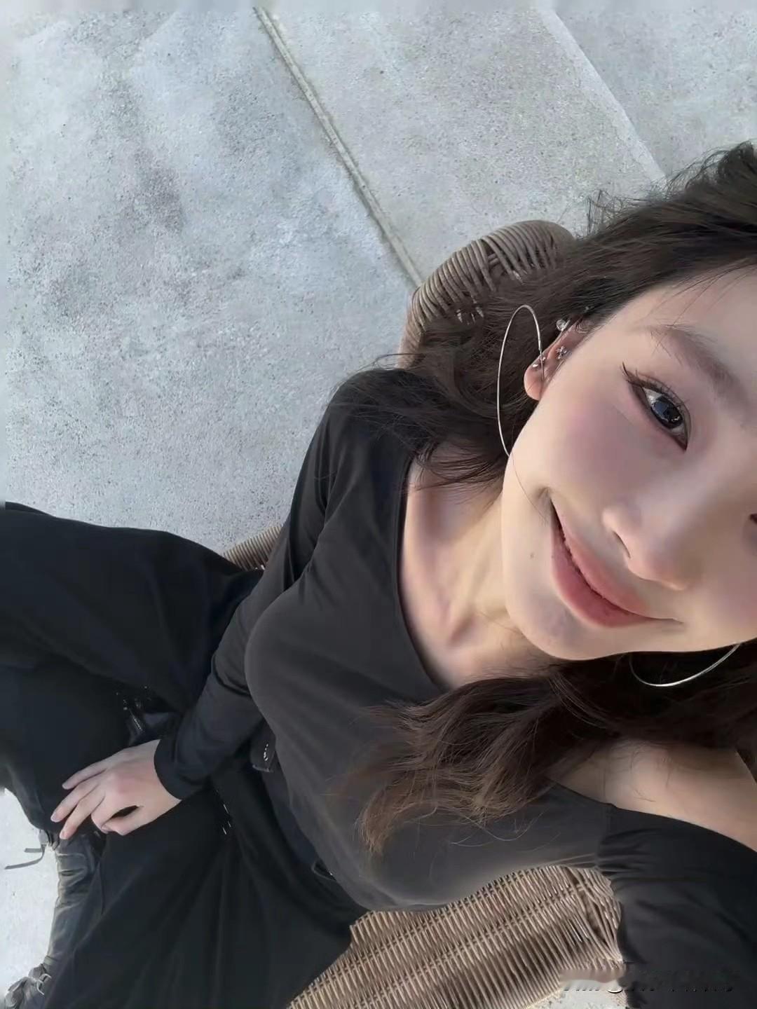 看到易梦玲的身材，真的好羡慕胡彦斌！
12月13日，网红易梦玲上了热搜，这一次，