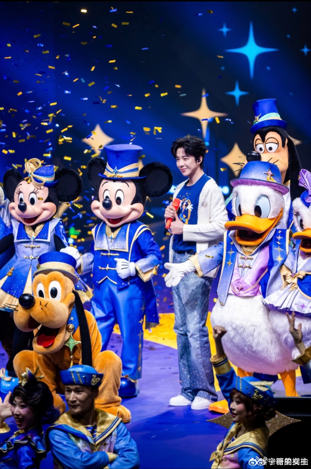 摩登兄弟  关于身高和身材这块，刘宇宁谦虚不了一点儿，否则就是骄傲了。刘宇宁出席