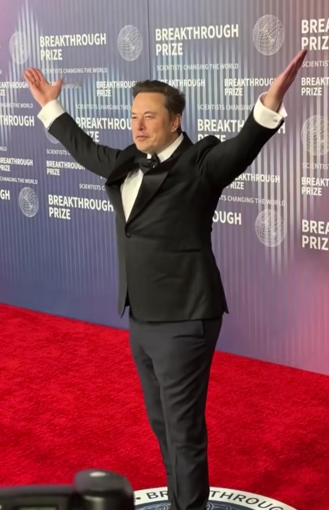 上海特斯拉工厂太嚣张了，当初马斯克刚到中国上海建厂就带头违规，然后被同行警告和抵