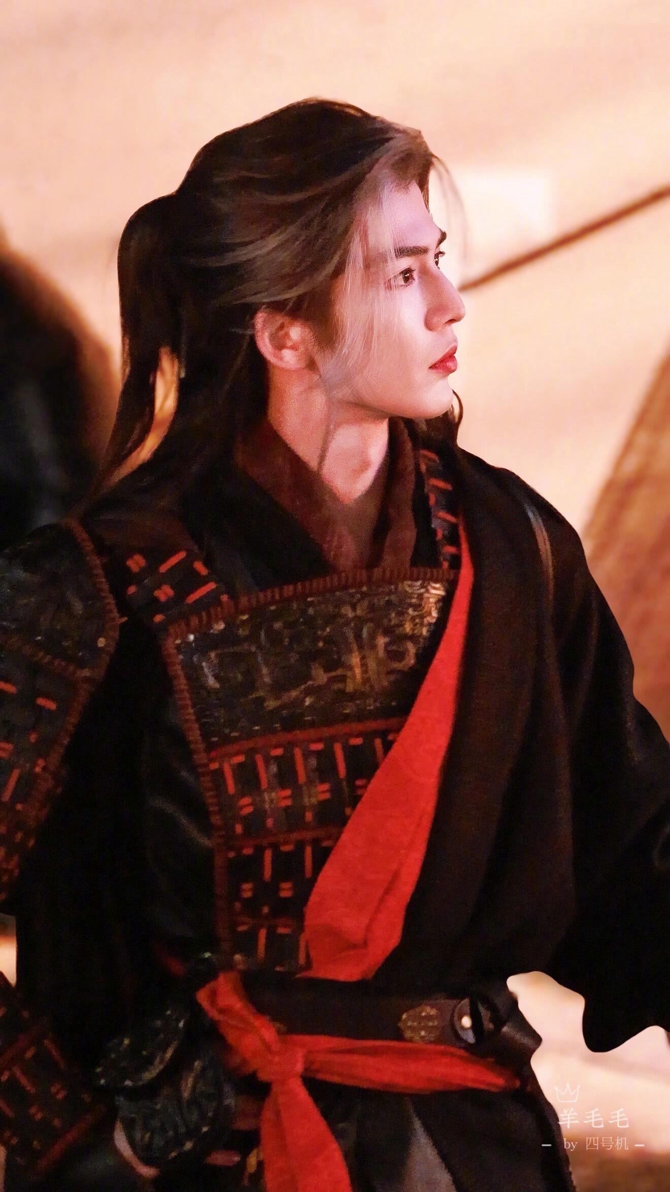 张凌赫请归鸾剧组喝银耳木薯汤 张凌赫又又又叒请客了 请归鸾剧组喝银耳木薯汤 这个