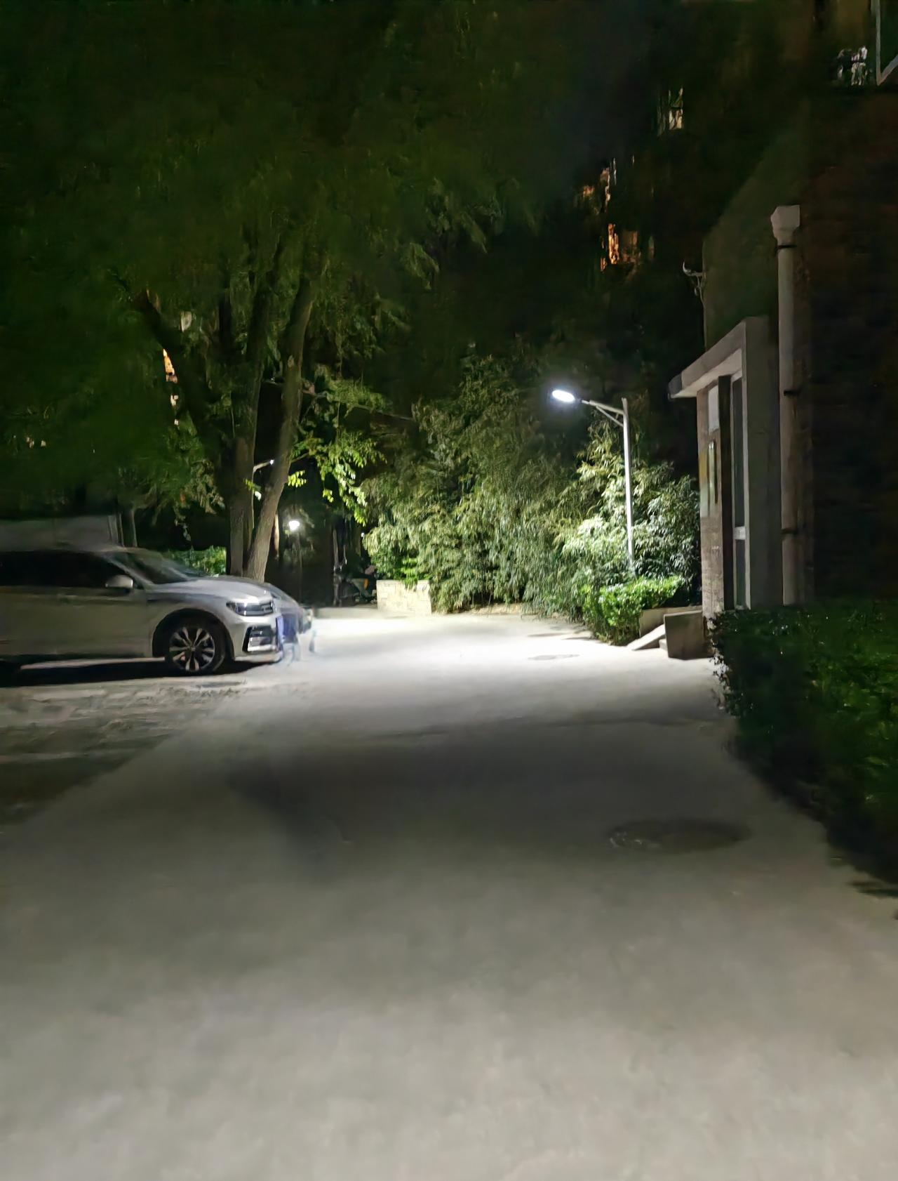 昨晚小叔子过来吃了顿饭，还非让老公开车送他回去。果然，男人有车了就是不一般啊。