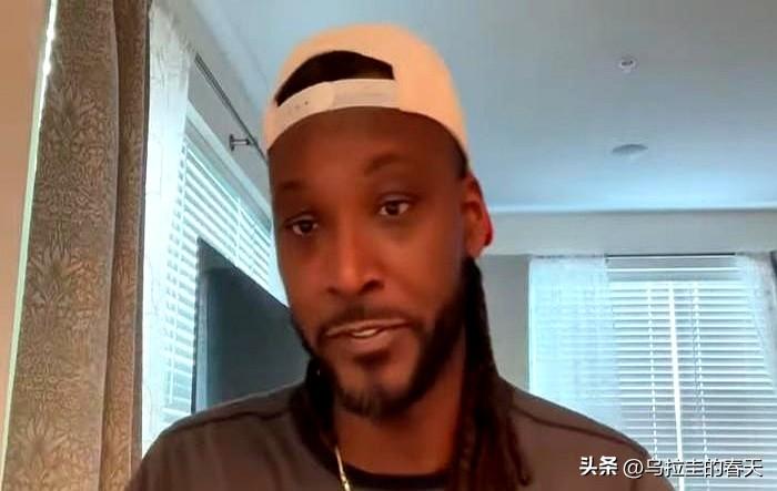 夸梅·布朗这分析倒是点到根子上了。
老詹不贪出手，光在那儿拆解防守，谁手熱就喂谁