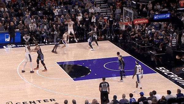 湖人真核！里夫斯拿下生涯新高47分！
在今天NBA常规赛湖人与国王的第四节比赛中
