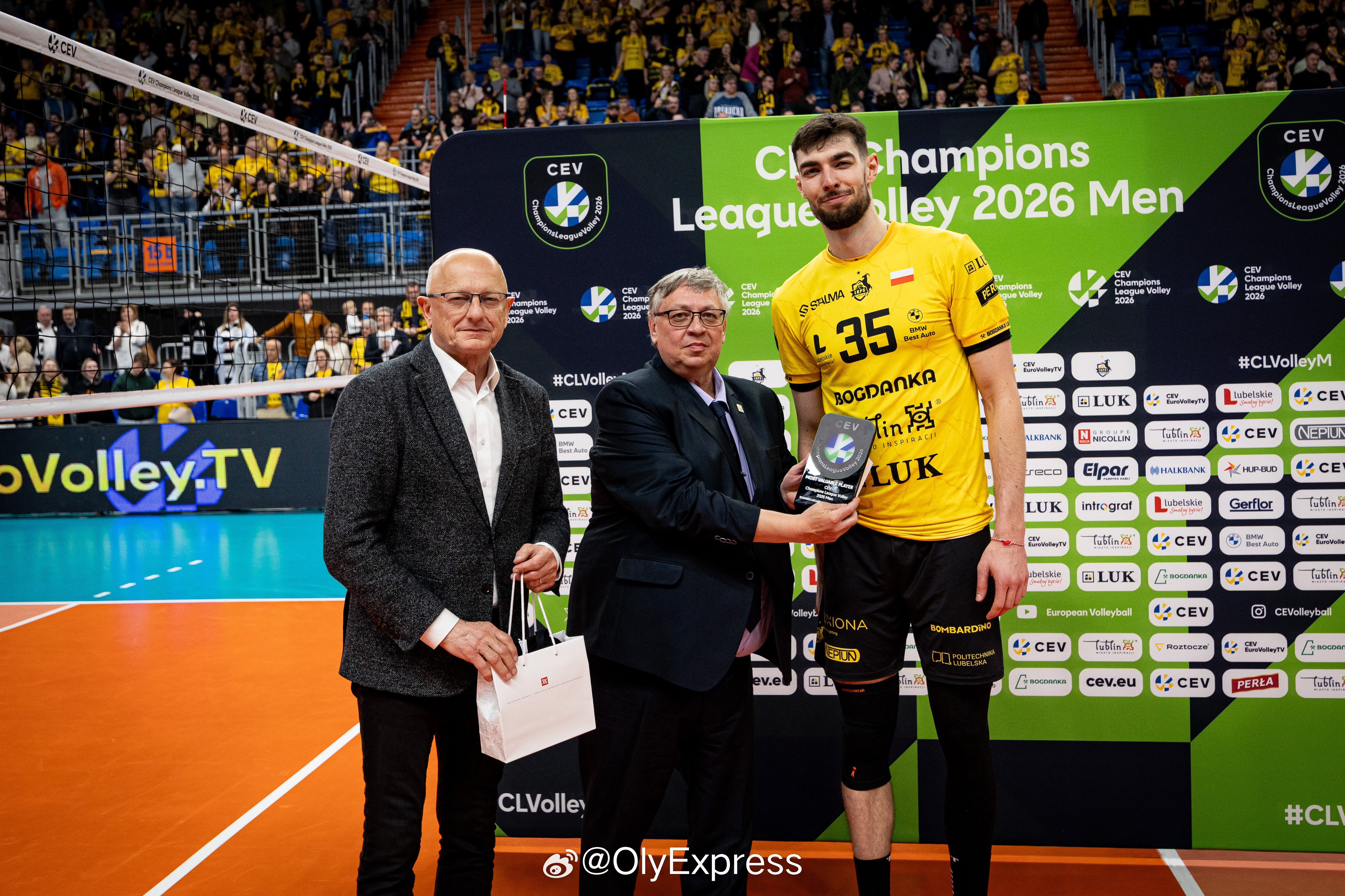 【欧冠男排华沙赢得波兰德比战 历史首次晋级四强】国际排坛战报速递 4月1日卢布林