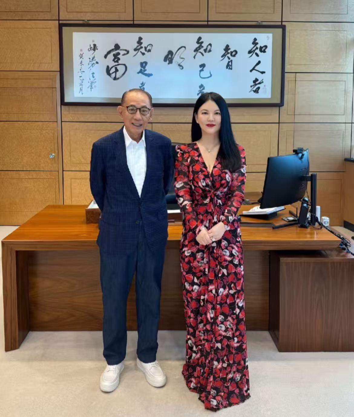 杨受成这种级别的人物
根本从来不缺女人往他身上扑
可是！

杨受成没有任何绯闻