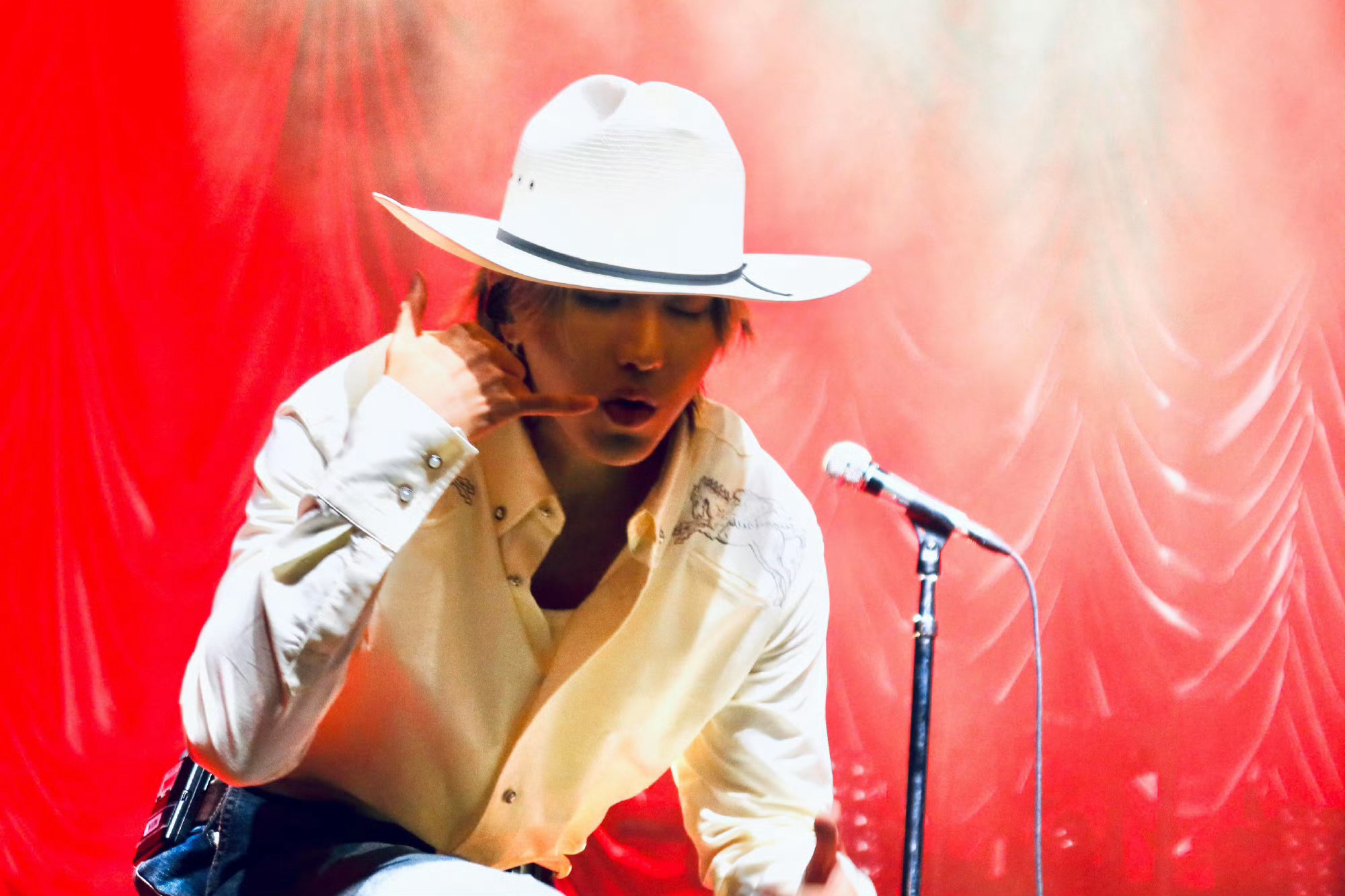 蔡徐坤  cxk蔡徐坤buv全球品牌代言人 cxk蔡徐坤柳丝木品牌全球代言人 “