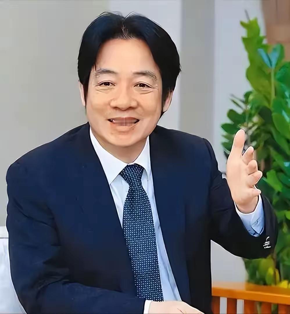 台独政客赖清德日前发布声明，对着台湾自造潜艇“海鲲号”的水下测试画面大呼“感动”