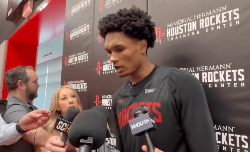 阿门-汤普森说道：“这是季后赛，我们的目标是赢得总冠军。没有时间自满。”

火箭