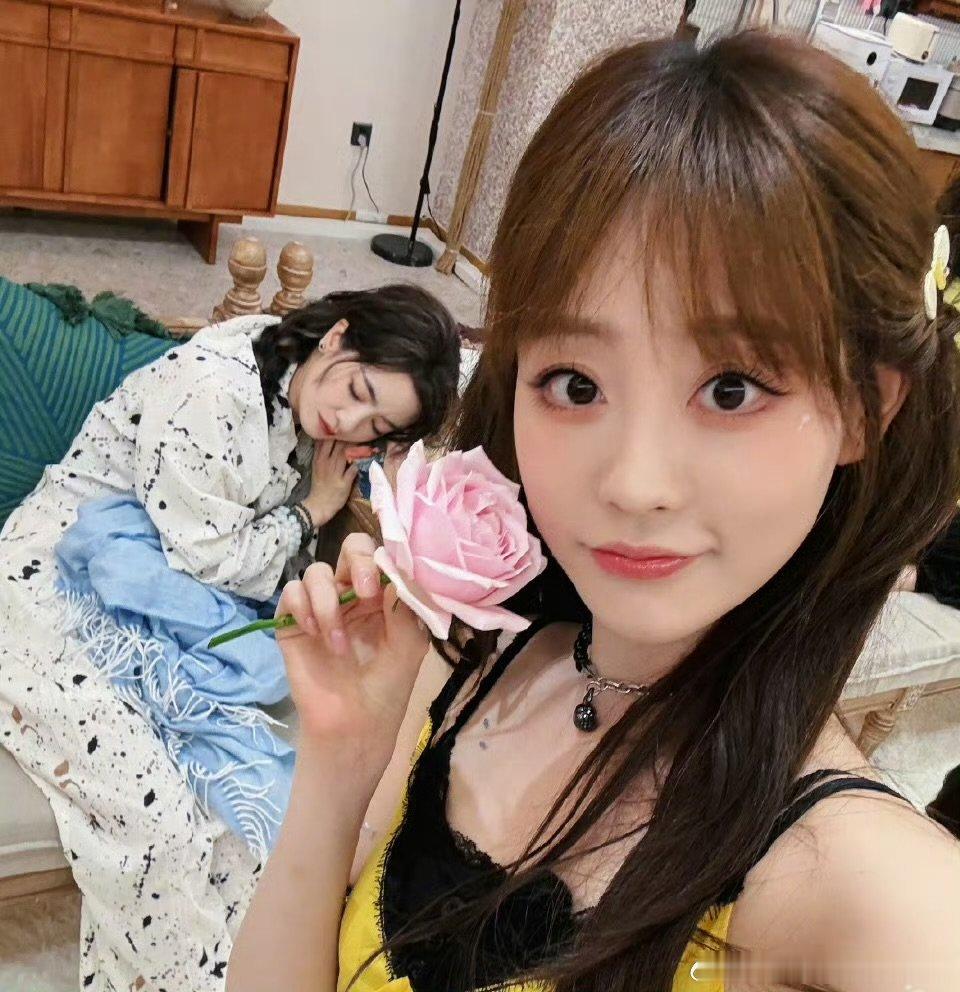 祝绪丹说李晟喜欢抽象视频周五晚高疯定档 李晟藏得也太深了！私下爱刷抽象视频，和祝