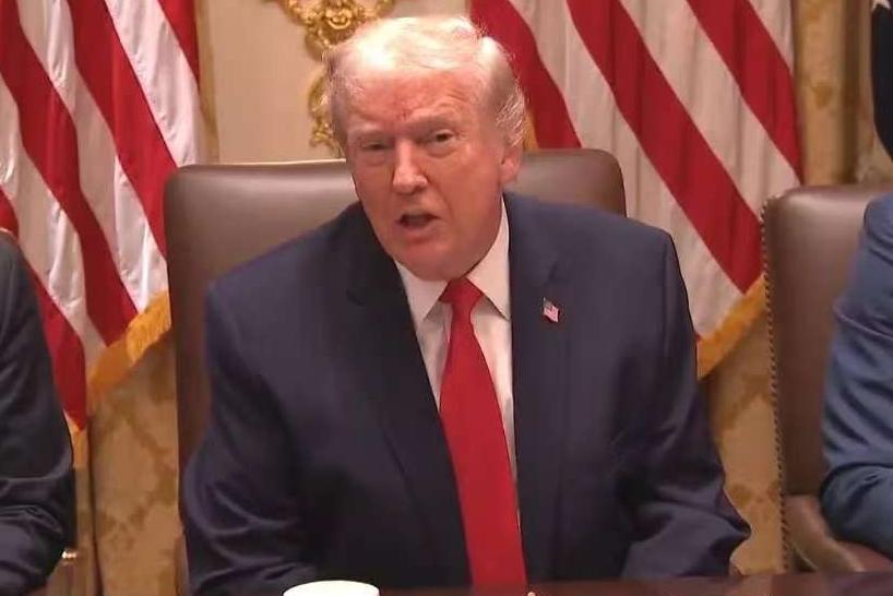 特朗普对中国的能源转型开口就来，今天，他在内阁会议上说:“中国的大部分产业都依赖