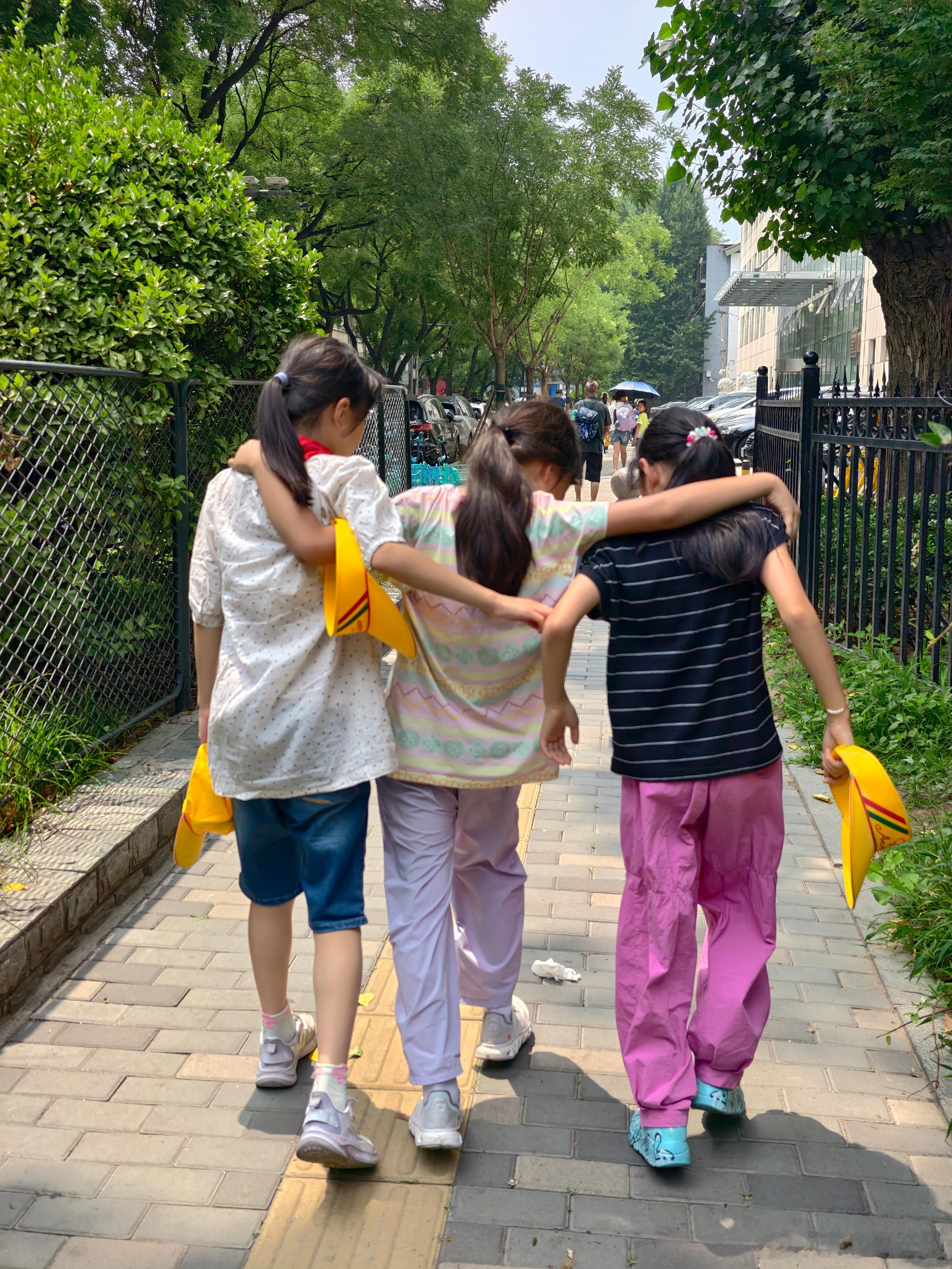 一放学，就和同学来家里做手工大美日常