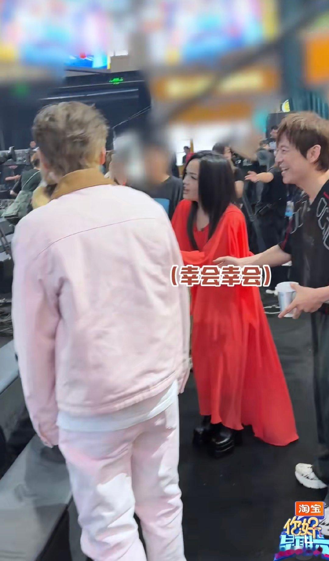 汪苏泷容祖儿徐佳莹ie分明 e人容祖儿和杨迪聊不停、主动问候徐志胜李雪琴，i人汪