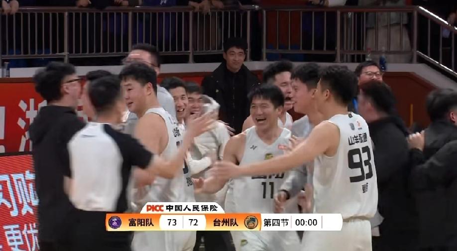 浙ba今晚两场比赛的最终比分。富阳73:72台州，杭州69:62苍南队。
说实话