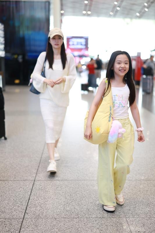 董璇和小酒窝的互动你喜欢吗
我超喜欢董璇和小酒窝的互动！近日她们一起跳《星星摇》