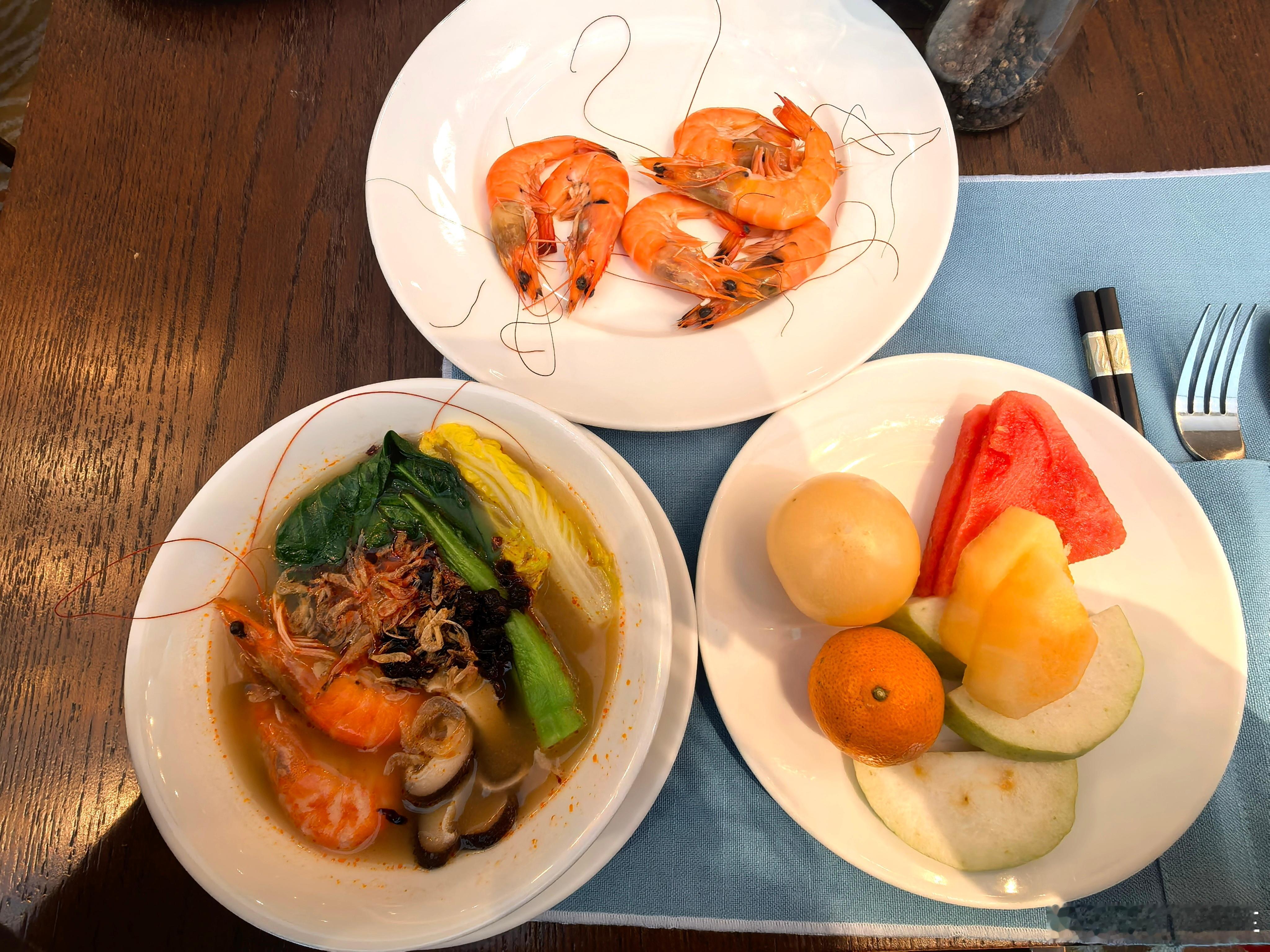 吃饭啦，吃完就去发布会现场，期待这次价格