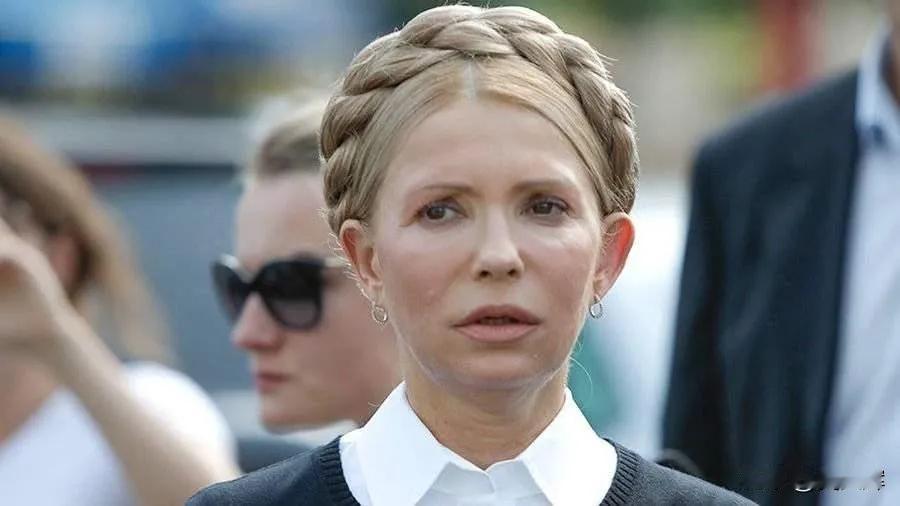 【俄罗斯总检察院对季莫申科发布缺席逮捕令】
 
1月27日，俄罗斯总检察院新闻处