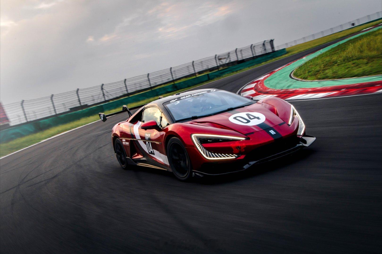 2000左右看网文的时候，扮猪吃虎、反转打脸富二代的桥段很流行，其中谁的车更豪就