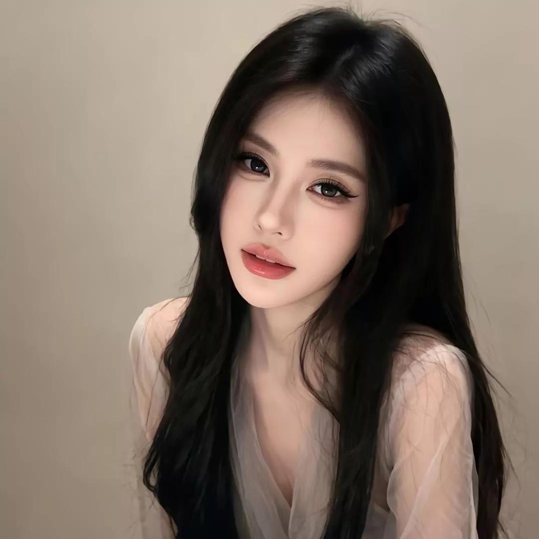 温柔黑发少女，梦幻般的眼神黑发红唇女神 温婉长发少女 温柔长发少女 黑发女神 黑