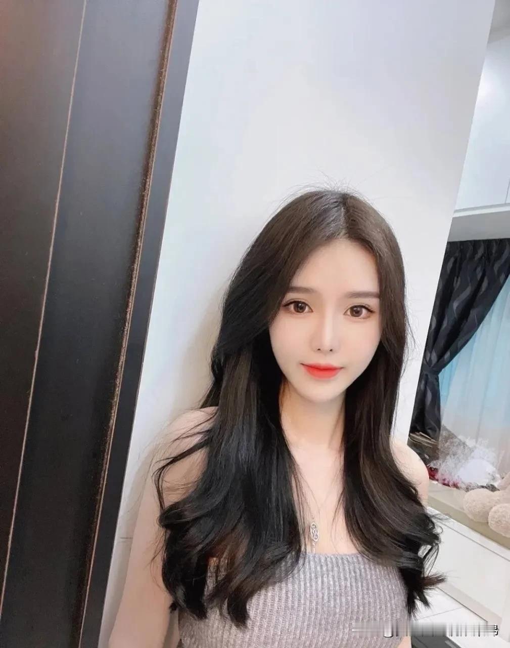 竟然还有那么直的男人？昨晚偷偷去见网友了，前段时间聊了一个男网友，长得还算可以，