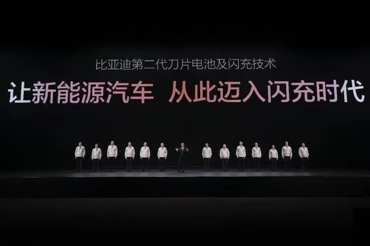 通过这次的发布会由衷佩服比亚迪王传福的商业眼光，精准抓住了新能源行业的关键窗口期