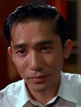 梁朝伟亲口承认，电影代表作是《花样年华》，必须是啊！整部电影言语不多，都是眼神和