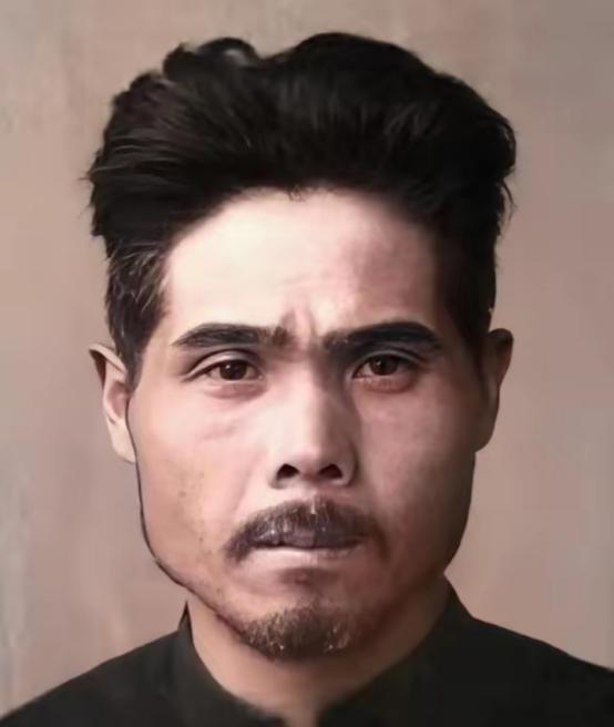 1943年松井曹长用木棒捅进妇女的身体，见妇女痛苦惨叫，大谷上等兵说：“短了，还