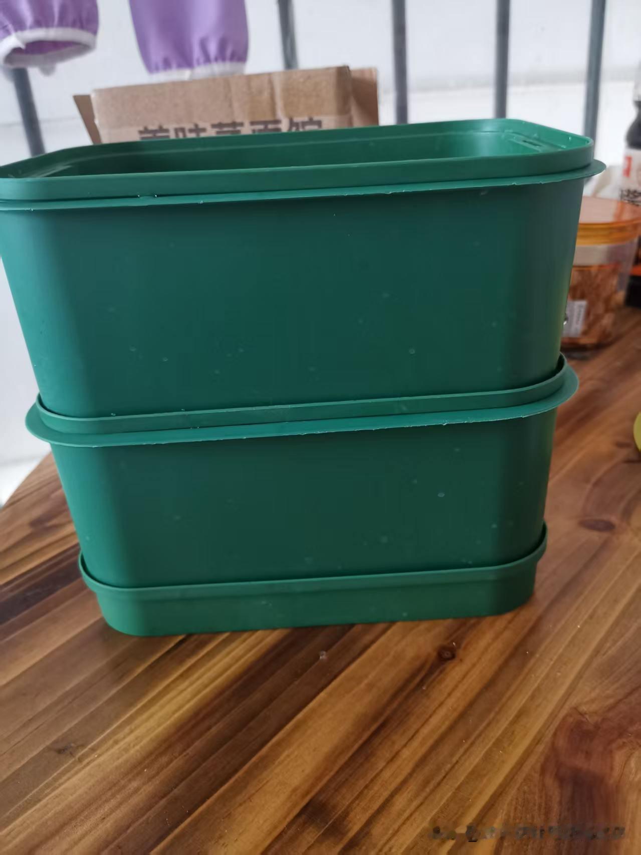 下载某商城后，平台给了许多优惠券。我看到有个芽菜水培盘，券后0.01元。
我现在