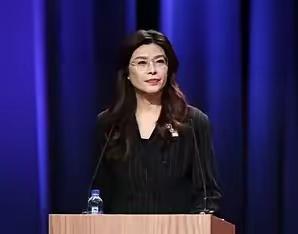 针对郑丽文的提案，怀疑过卢秀燕，怀疑过朱立伦，也怀疑过赵少康，唯独没有怀疑过张亚