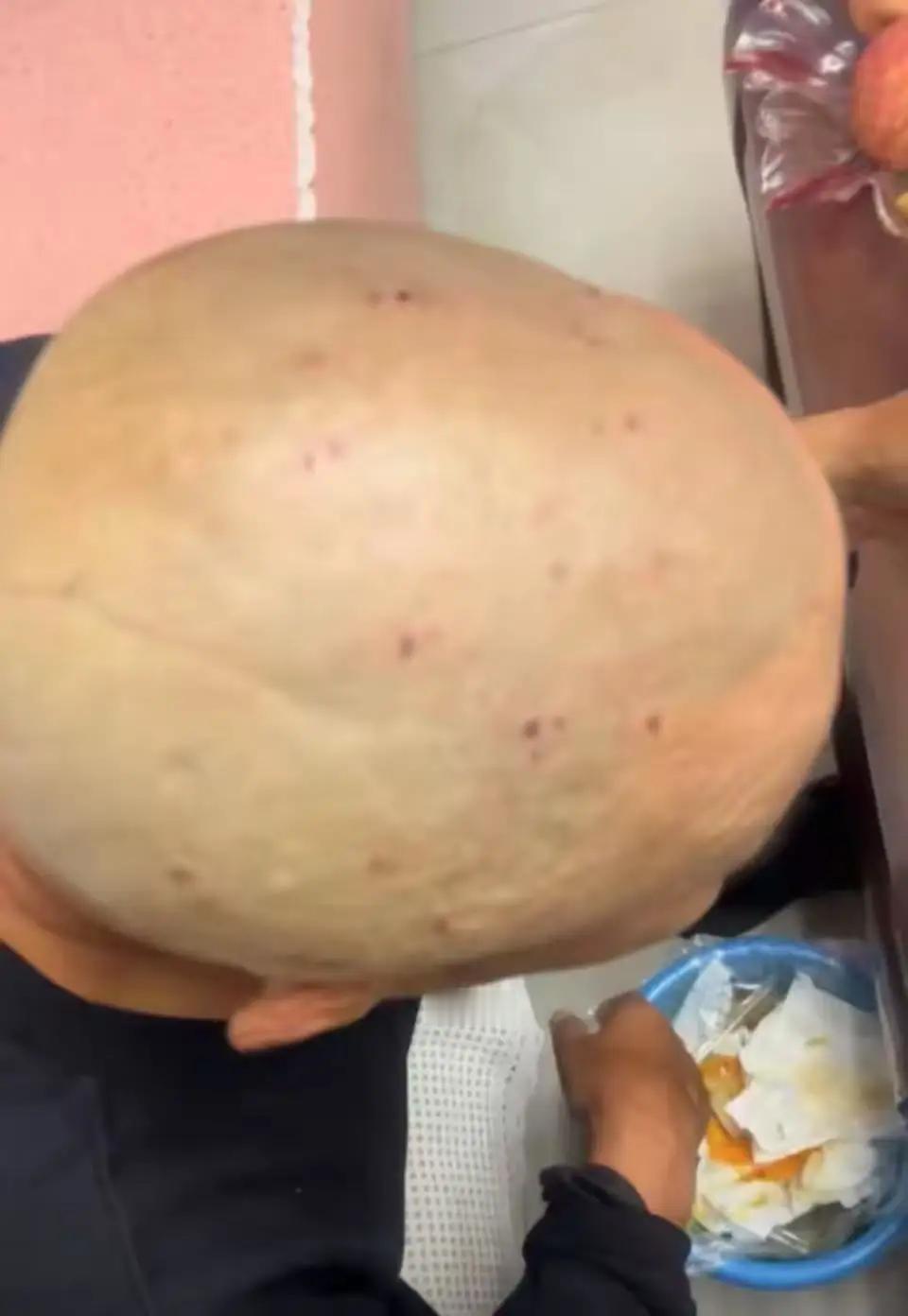 天津的这个故事，似乎又一次让我们看到了“善良”的另一面。大爷只花了十块钱，原本只