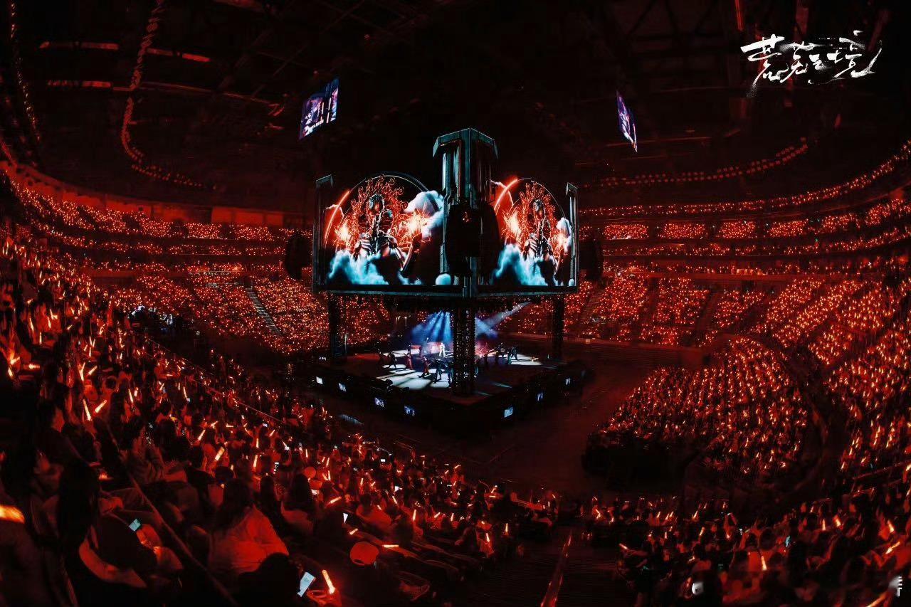 有人替陈楚生官宣了上海演唱会 演唱会包真的！官方直接“官宣”，歌迷火速准备。生哥