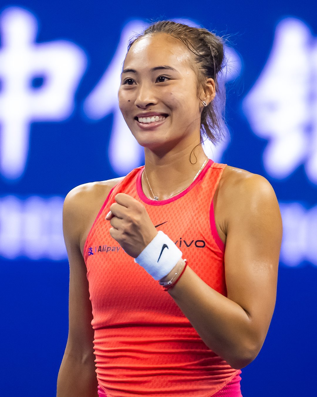 郑钦文手感依旧火热！6-3/6-2轻取波多罗斯卡，进入#2024中网# 十六强。