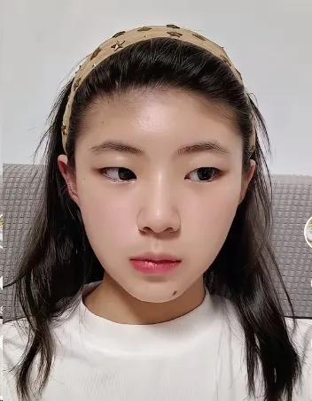 上海网红乔乔的女儿“小黑熊”，14岁了，不上学了。
乔乔200多万粉丝，天天女装