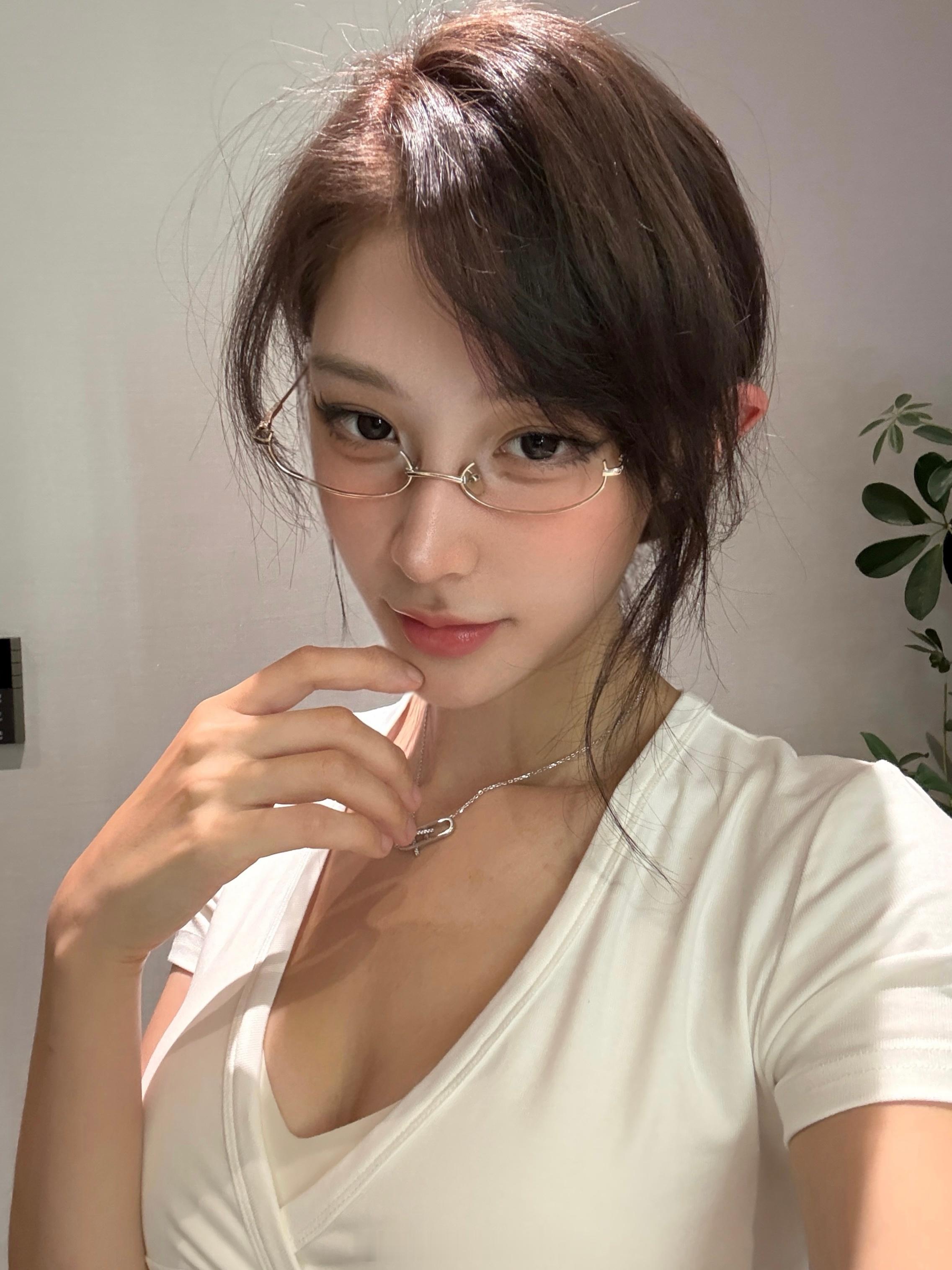 眼镜娘 
