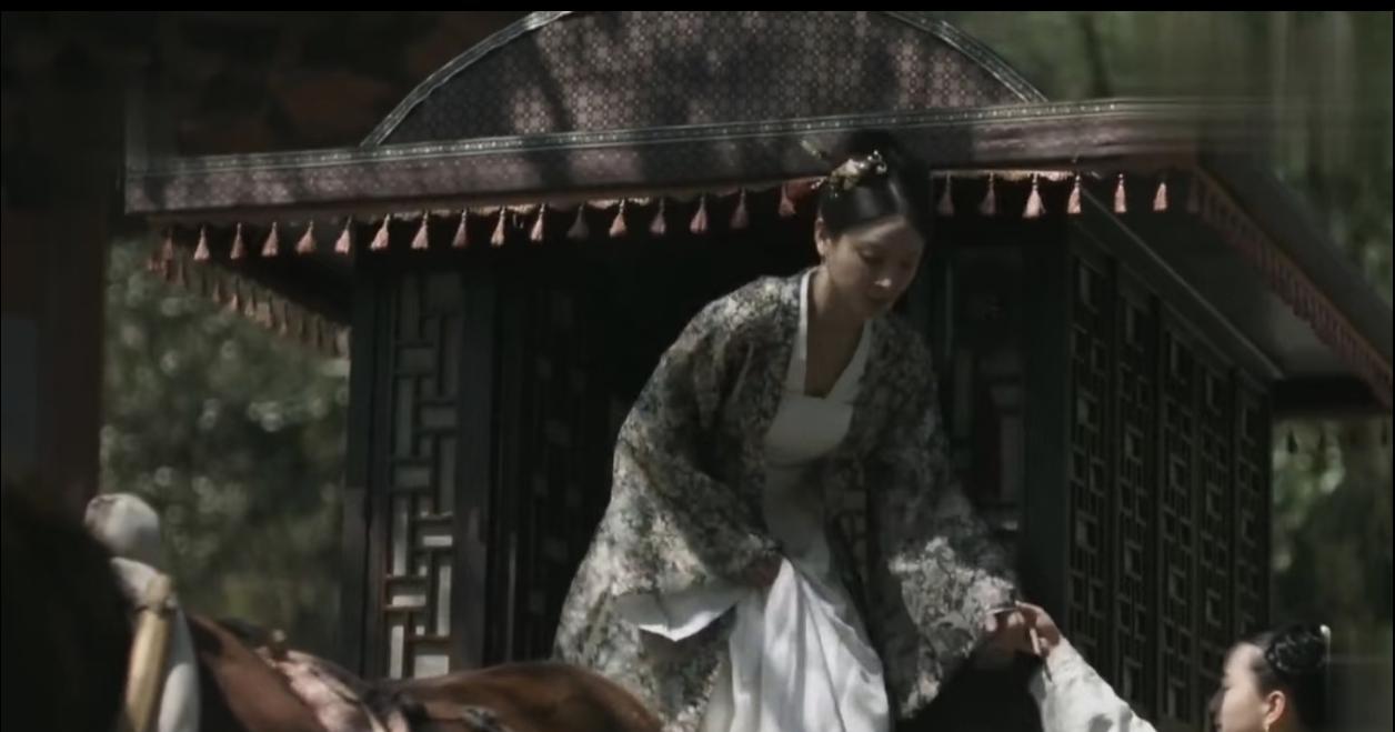 开头30字必须炸。
你看懂《知否》大结局了吗？
那四个镜头全是刀子。
海氏和大郎