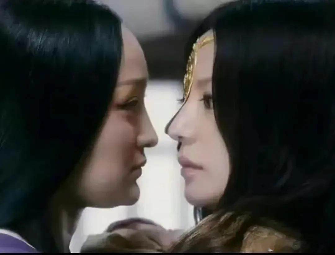 周迅🆚小燕子，这侧脸是认真的吗？ ​​​