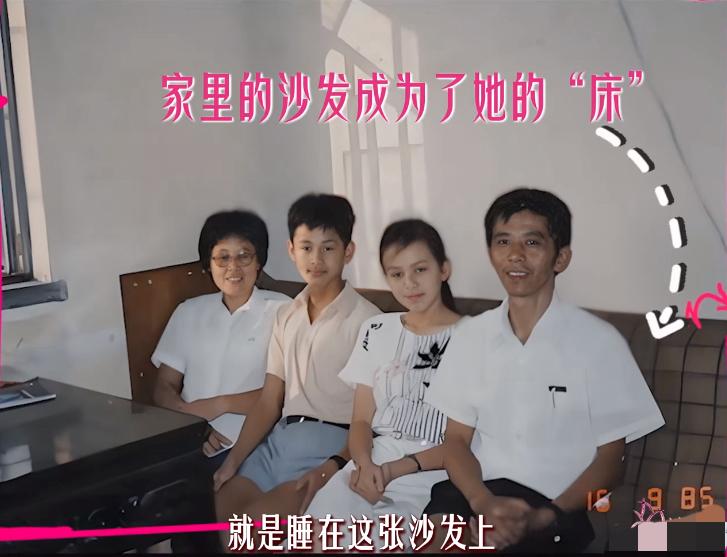 王琳小的时候真的很像混血，或是新疆的少数民族。看她和她爸妈长相差别很大，不知道她