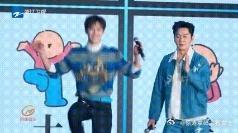 分不清李晨是跳舞还是牙疼李昀锐十全十美手势舞挑战 李昀锐手势舞一遍过，队友李晨却