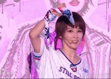 谢楠 慕强天菜 浪姐舞台尽显实力，拉票环节舍弃倒计时音效，仍精准把控时长、流畅完