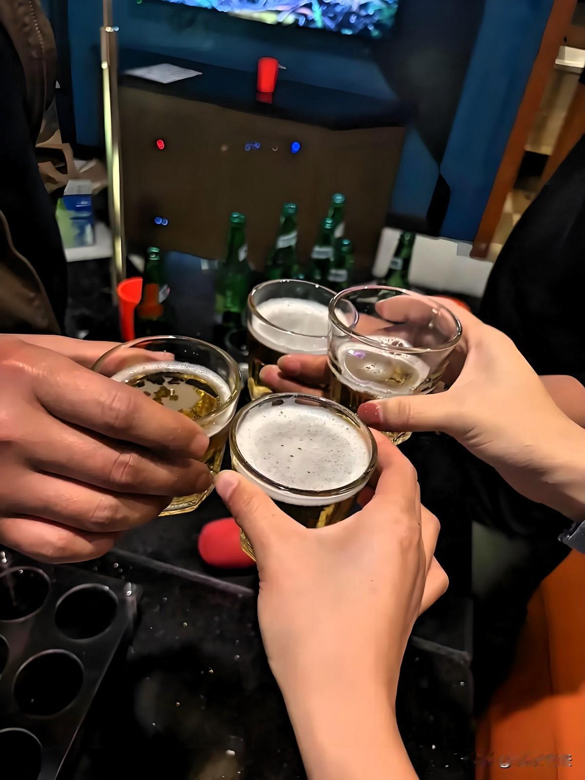 “冤不？”云南大理，男子参加满月宴，喝了一顿酒，之后，又去朋友家与3人饮酒，散场