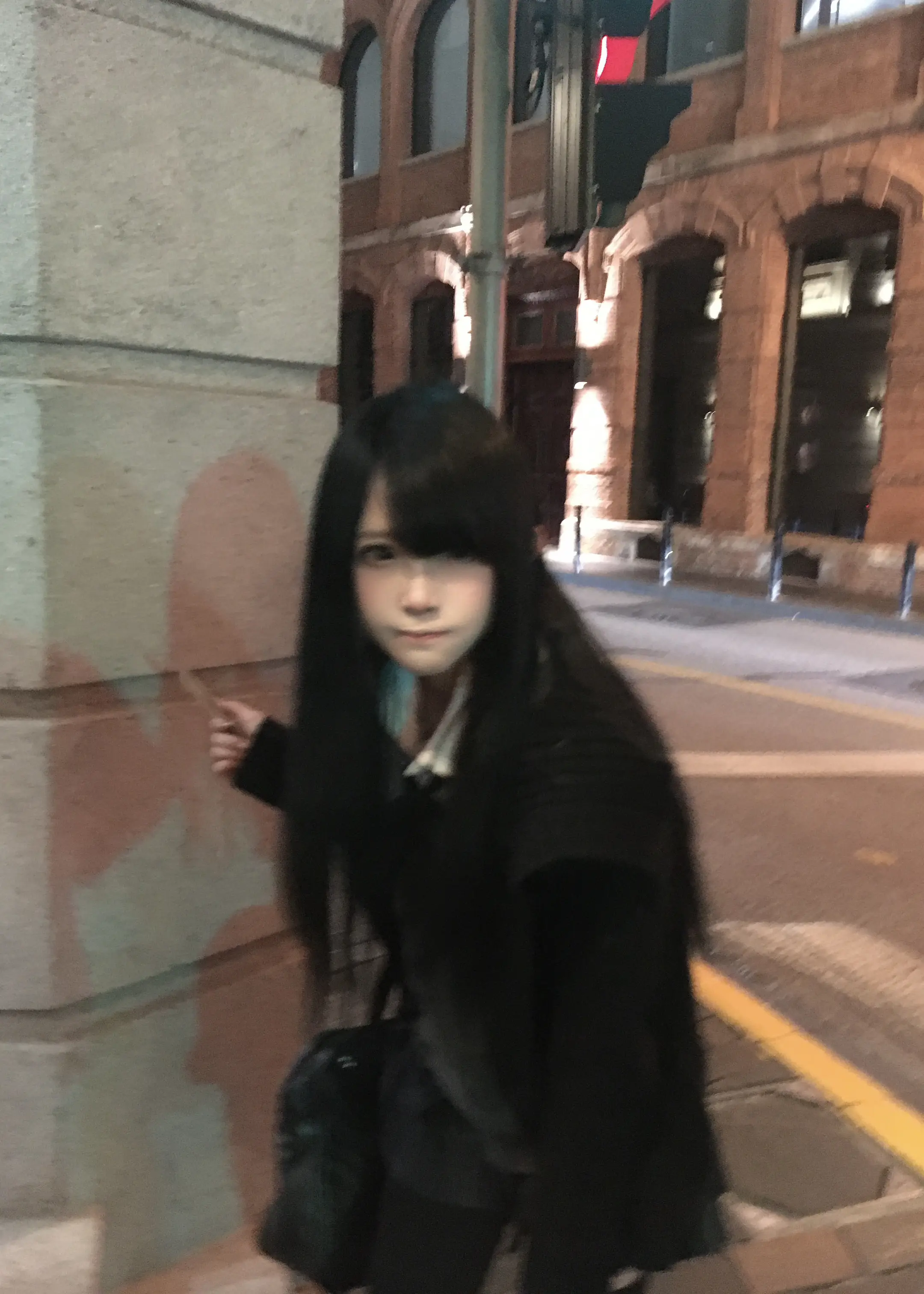 总想牵着你的衣角