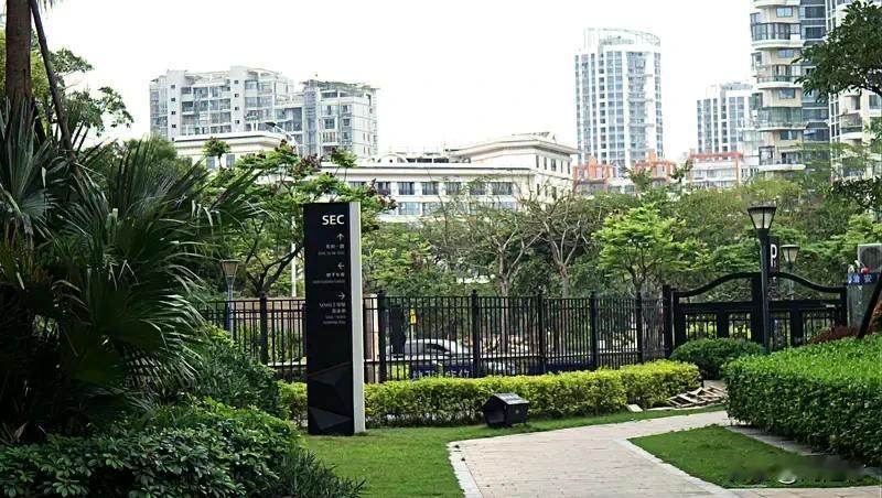 深圳一凶宅30人争抢699.8万拍出 深圳一凶宅以699.8万拍出，30人争抢。