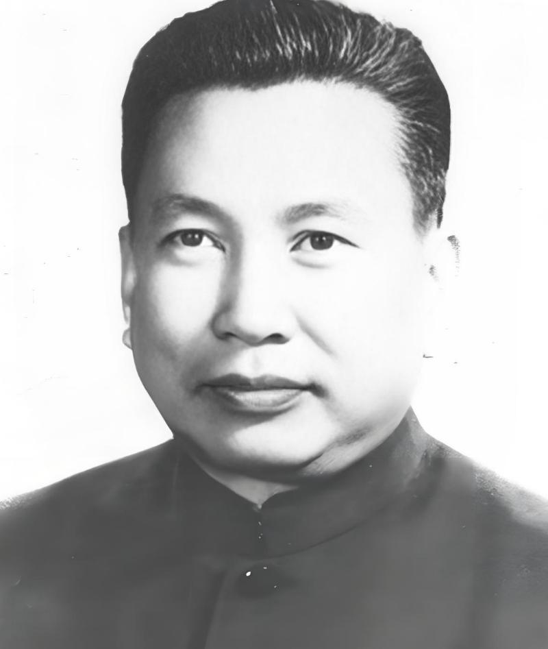 1985年，年至花甲的波尔布特，行为令人发指。他给自己分配了一位20岁出头的貌美
