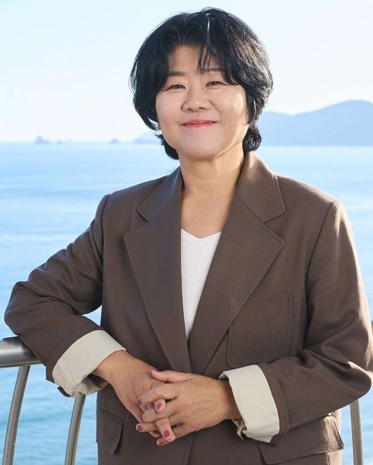 李姃垠 有望出演KBS新周末剧来学校了 女主角。李姃垠饰演经营即食炒年糕店的热血
