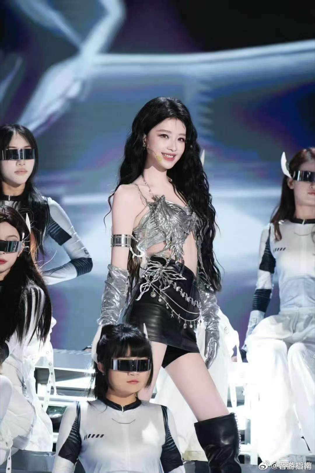 孙怡孙怡真自在奖 湘玉兰 浪姐一张躺平床垫，完美契合奖项主题，也贴合孙怡随性又洒
