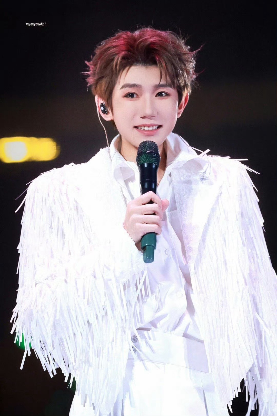 王源演唱会 误入好莱坞经费在燃烧，效果在炸裂，王源这演唱会是按科幻大片拍的！ 