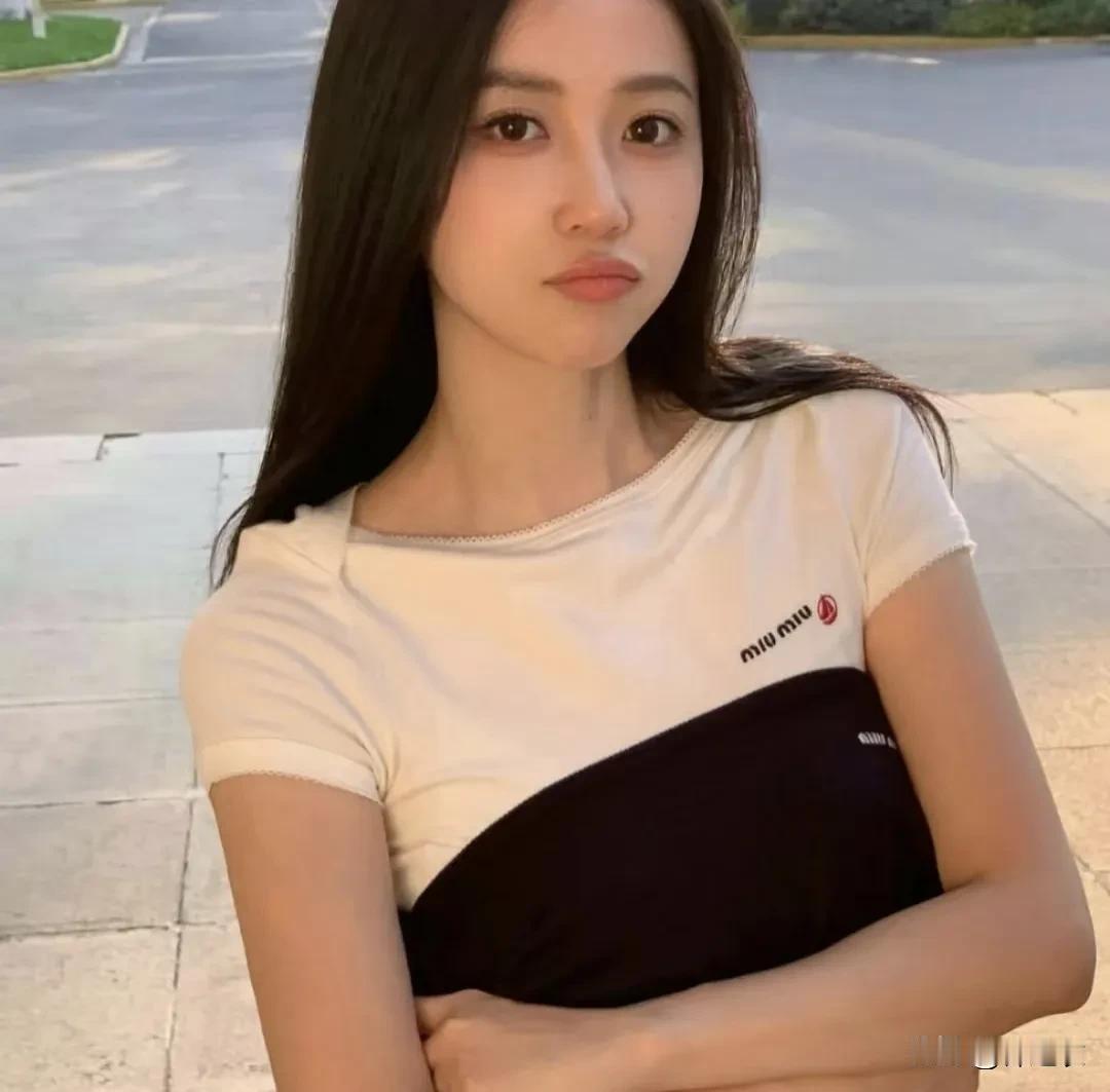 看了宣云的几个vlog，虽然她老公不出镜，但是都在镜头外和她互动，所以她和潘玮柏