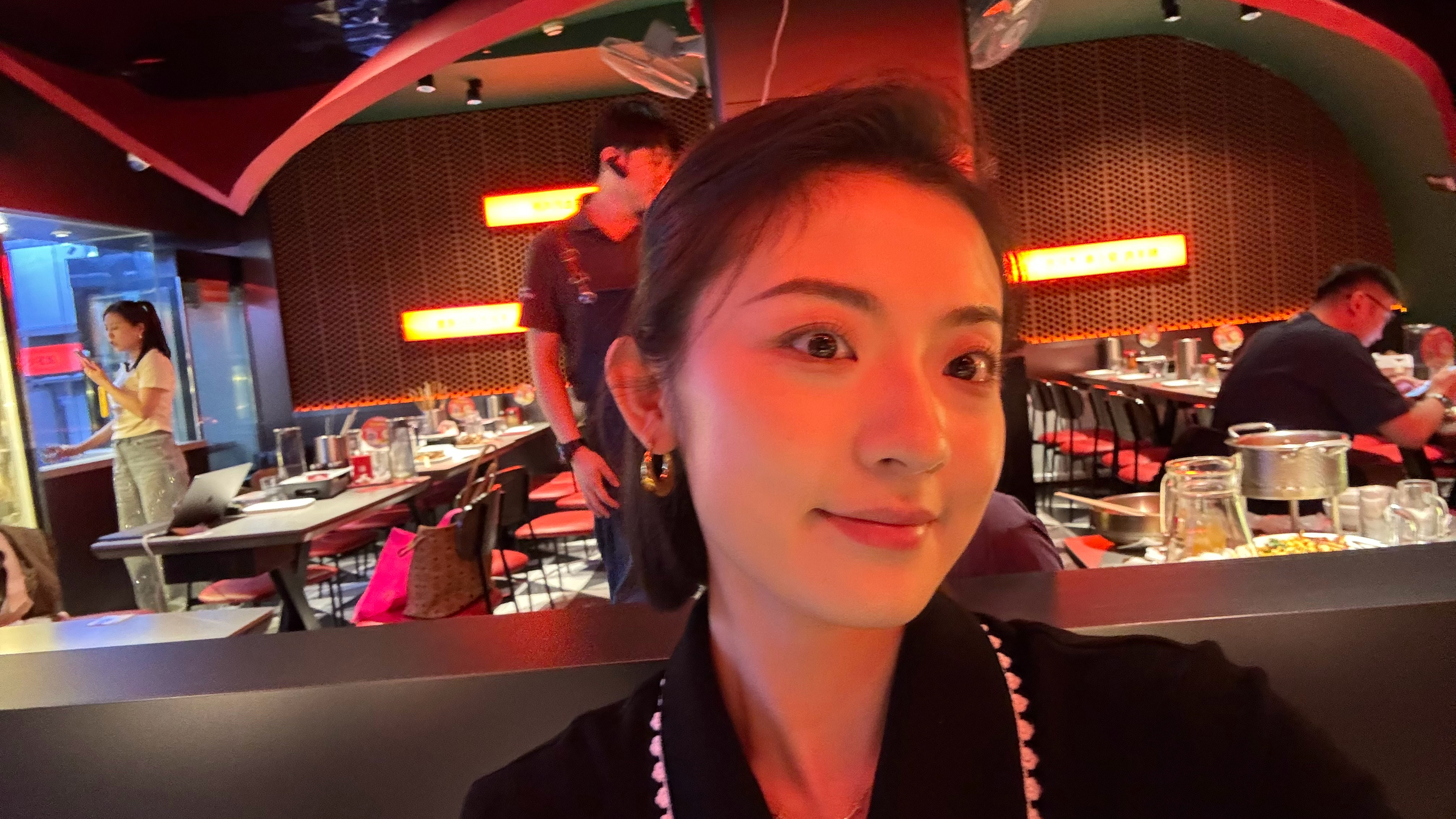 今天下雨 不能喝奶茶了 懂我意思吧～铁粉！在吗[哈哈] ​​​