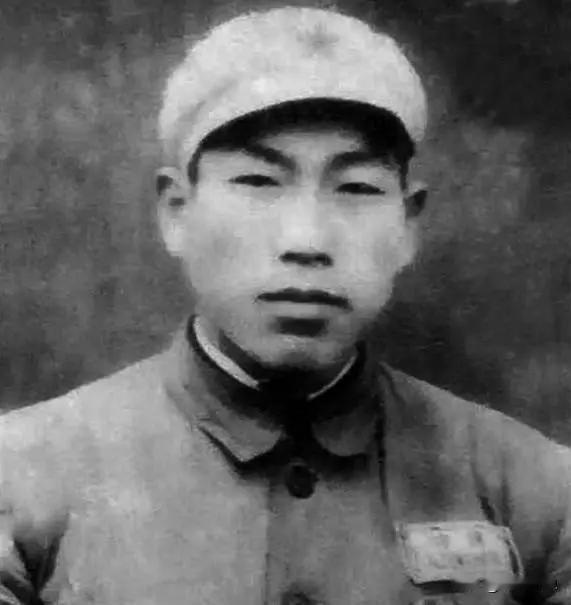 天德山血战指导员阎成恩，四昼夜死守阵地，连队打至仅剩三人仍绝不后撤
 
阎成恩，